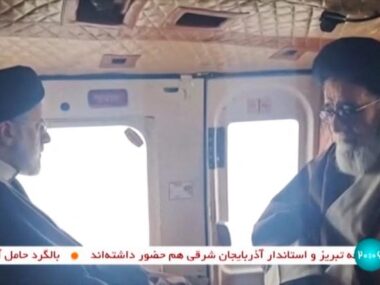 Il Pres. Raisi a sinistra e di fronte l'Ayatollah Hashem sopravvissuto per pochi minuti all'impatto.