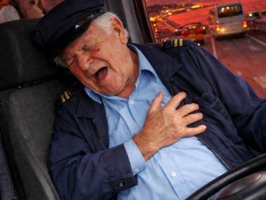 Infartato mentre guida un bus.