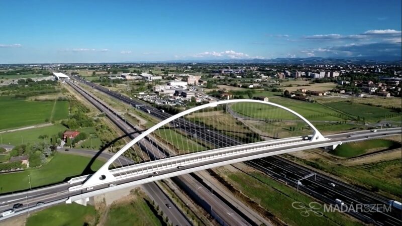 Ponte centrale di CALATRAVA a Reggio Emilia (IT)
