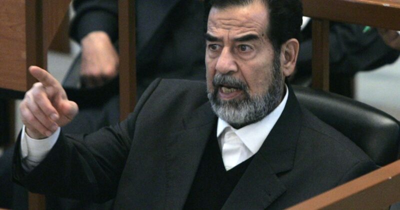 Saddam Hussein durante il processo
