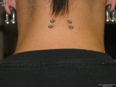 piercing-dietro-il-collo