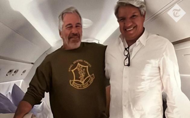 Epstein con felpa Idf