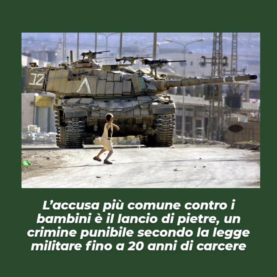 L'accusa più comune contro i bambini è il lancio di pietre, un crimine punibile secondo la legge militare fino a 20 anni di carcere