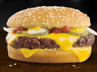 Quarter Pounder®* with Cheese - Panino in un fast-food