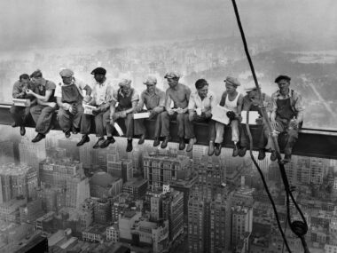 "Lunch atop a Skyscraper" a 260 metri di altezza.