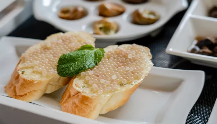 Deliziose tartine con
Caviale di Beluga albino di 100 anni
