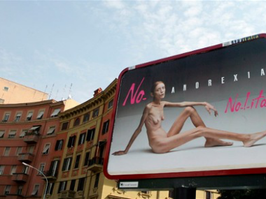 Isabelle Caro - anoressica posa per Oliviero Toscani (2007)