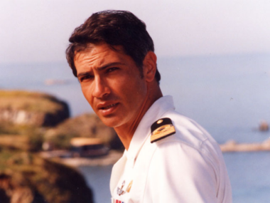 Lorenzo Crespi nei panni di un ufficiale della Guardia Costiera Angelo Sammarco.
