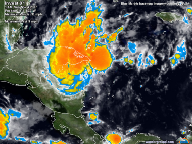 Immagine satellitare con tempesta tropicale 2007