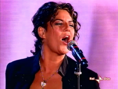 Manuela Villa durante la puntata "Tutti a casa"