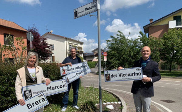 Cartelli con il nome della Via