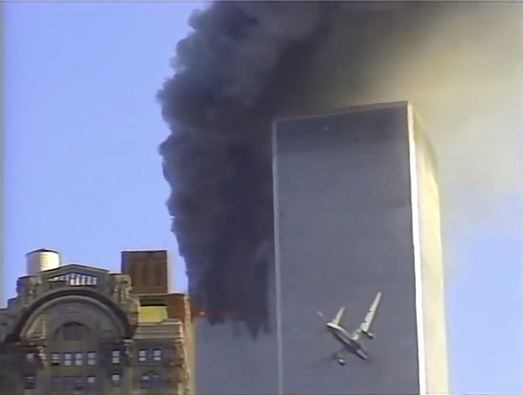 L'ultimo fotogramma prima di colpire la torre.