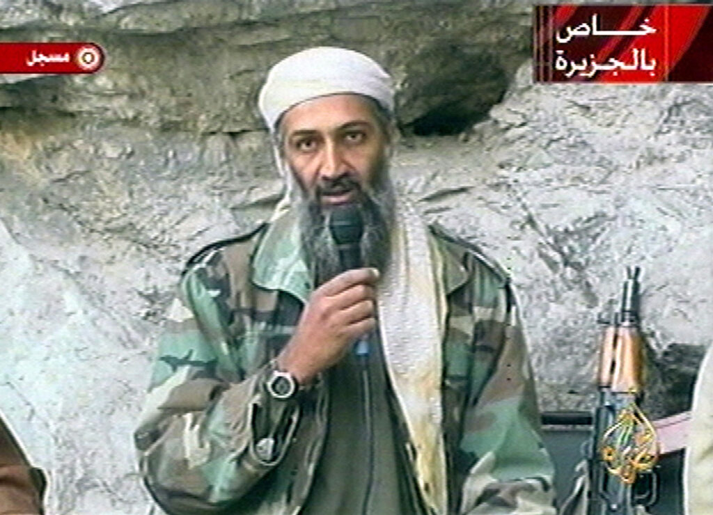 Frame di un video del 7 Ott 2001, il primo di Osama bin Laden dopo l'11/9.