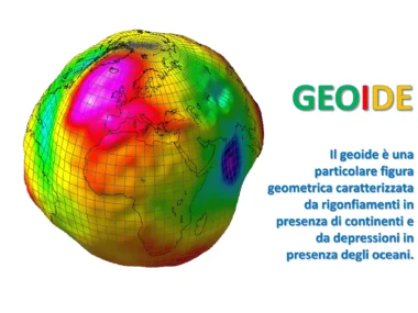 Il geoide è una particolare figura geometrica caratterizzata da rigonfiamenti in presenza di continenti e da depressioni in presenza degli oceani.