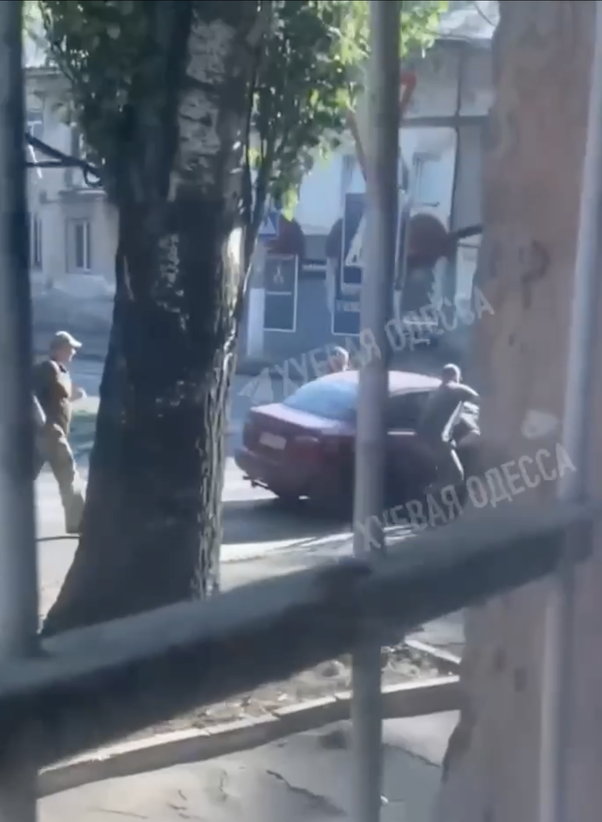 TCC trascinati dall'auto del coscritto