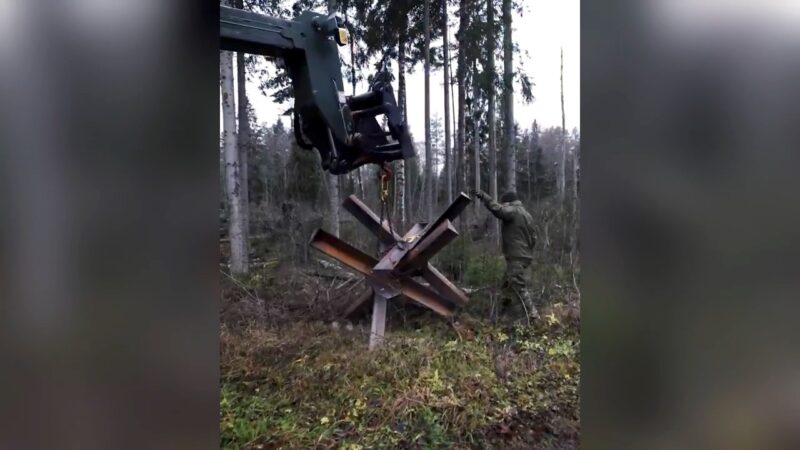 Barriere sicurezza ai confini dei paesi Baltici con Bielorussia e Russia.