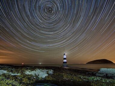 Tracciare le stelle nel cielo notturno. Photos by Kev